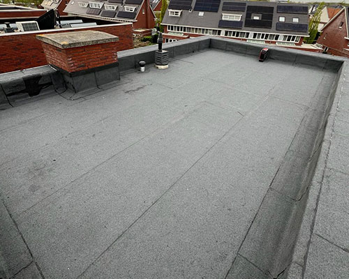 Plat dak reparatie